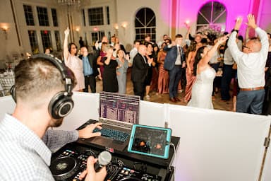 DJ Elio Entertainment - Wedding DJ