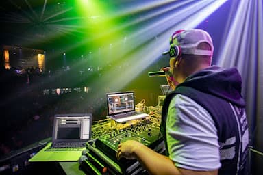 Des Moines Karaoke & DJ Service - Wedding DJ