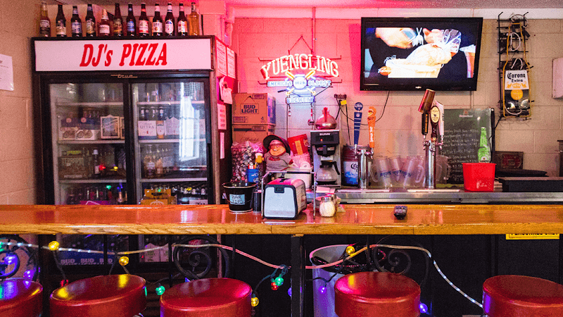 DJ's Pizza