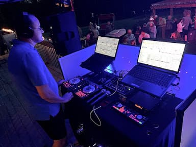 UrDJ Entertainment - Wedding DJ