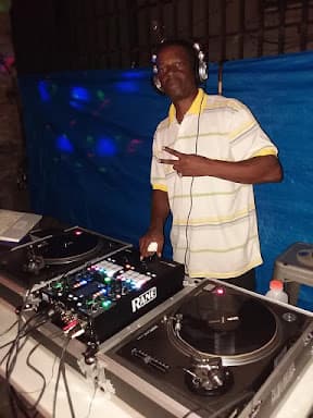 1 Lady1 Tramp Entertainment - Wedding DJ