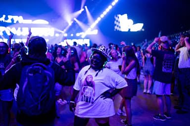 Los Angeles Silent Disco Rental LA - Wedding DJ