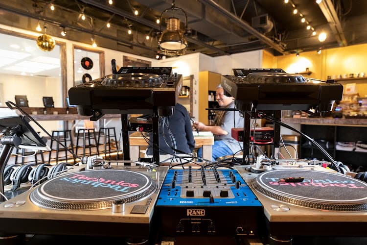 Remix Audio Bar (Coffee House & Ramen)