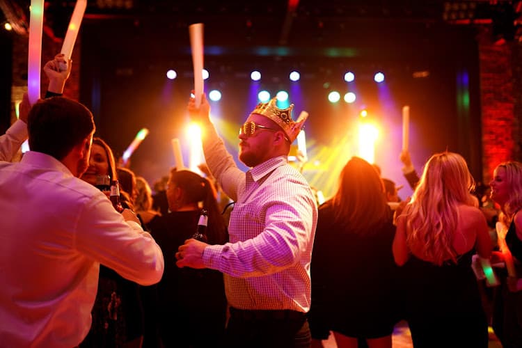 Platinum Ent DJ, Event Lighting & Mirror Photo booth Rental Huntsville