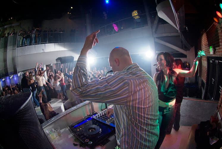 DJ BRIAN HOWE | Freelance DJ & Producer