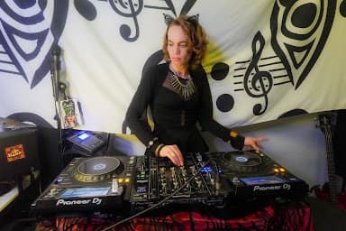 BossBabe Music Studios - Wedding DJ