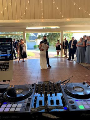 Triangle DJ - Wedding DJ