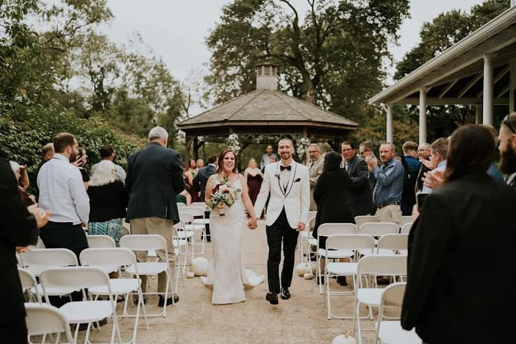 Sir Charles Distinctive Entertainment & DJ Services