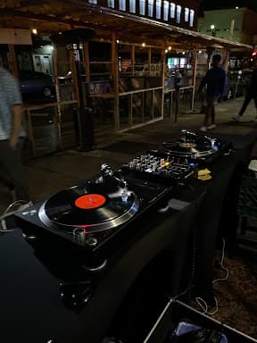 Fingersnaps Media Arts - Wedding DJ