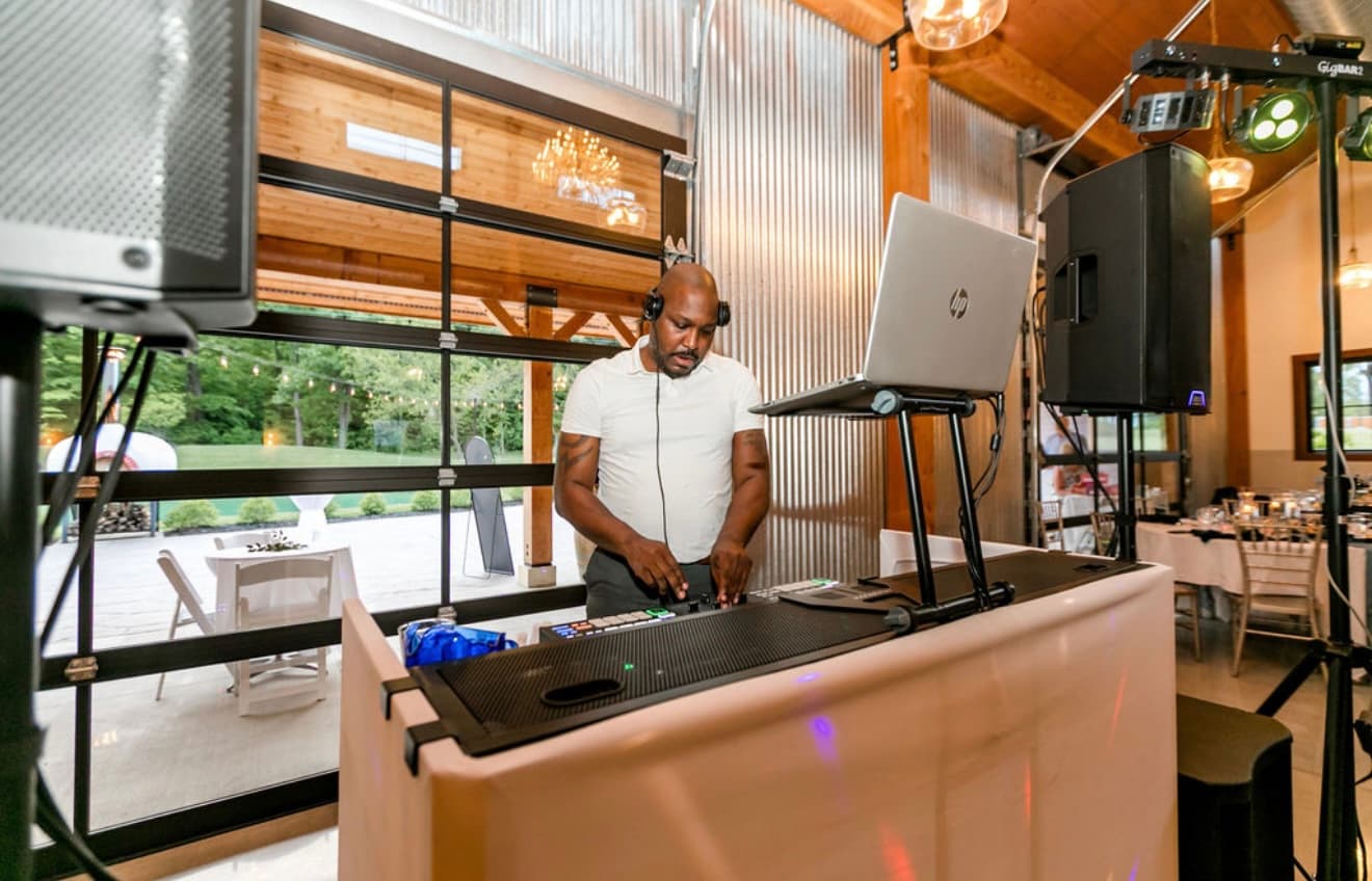 Black Box Entertainment & Hospitality - Wedding DJ